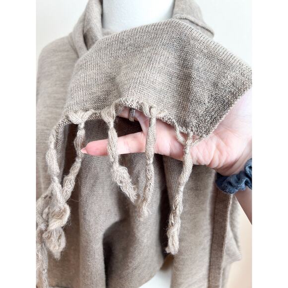 Garnet Hill 100% Wool Knit Poncho Turtleneck Sweater Medium Comfy Fringe - Picture 7 of 9